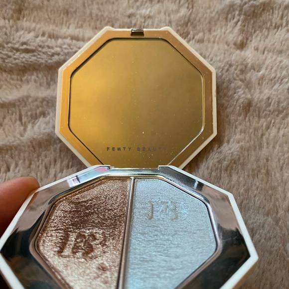 Fenty Beauty highlighter in Sand Castle/Mint’d Mojito and 7DayWknd/Poolside - Picture 6 of 7